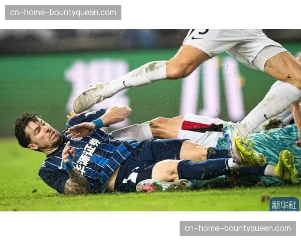 武汉三镇主场2-2战平成都蓉城，双方上演对攻