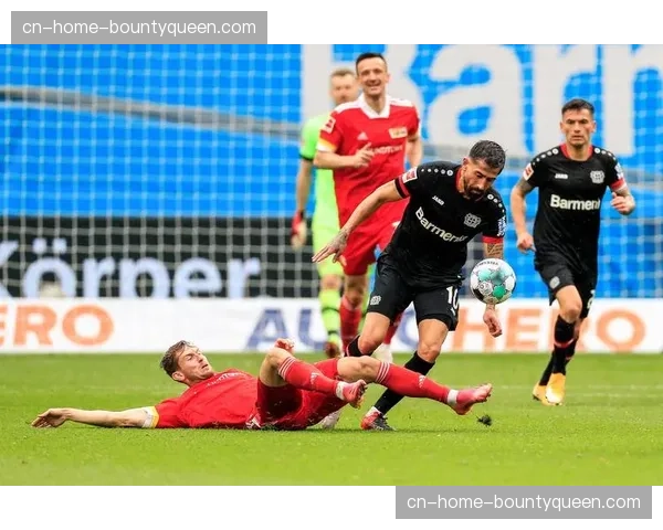 柏林街头足球锦标赛吸引数千人，多位退役德甲球星现身参与