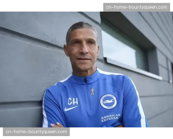 特写：新闻发布会上，老将瓦尔格伦宣布本赛季后退役